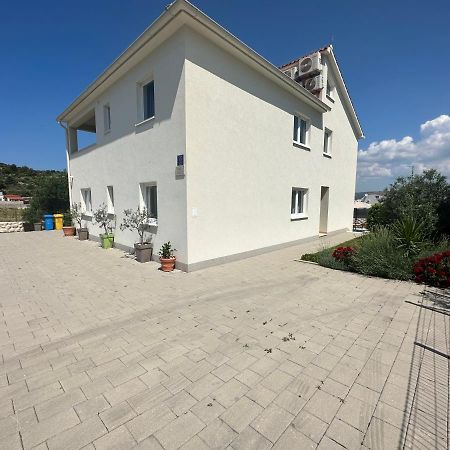 Holiday Home Mb Ražanj Buitenkant foto