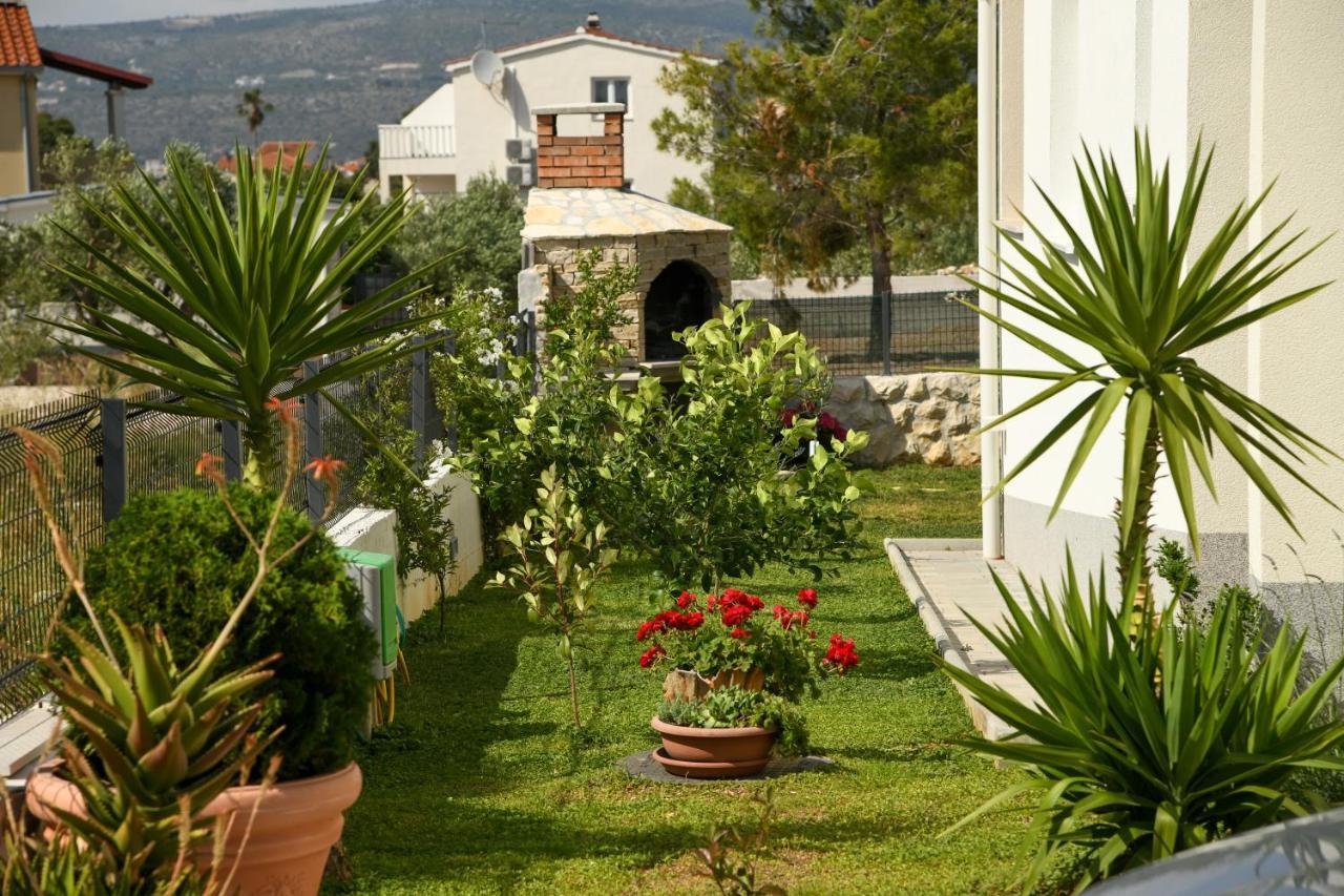 Holiday Home Mb Ražanj Buitenkant foto