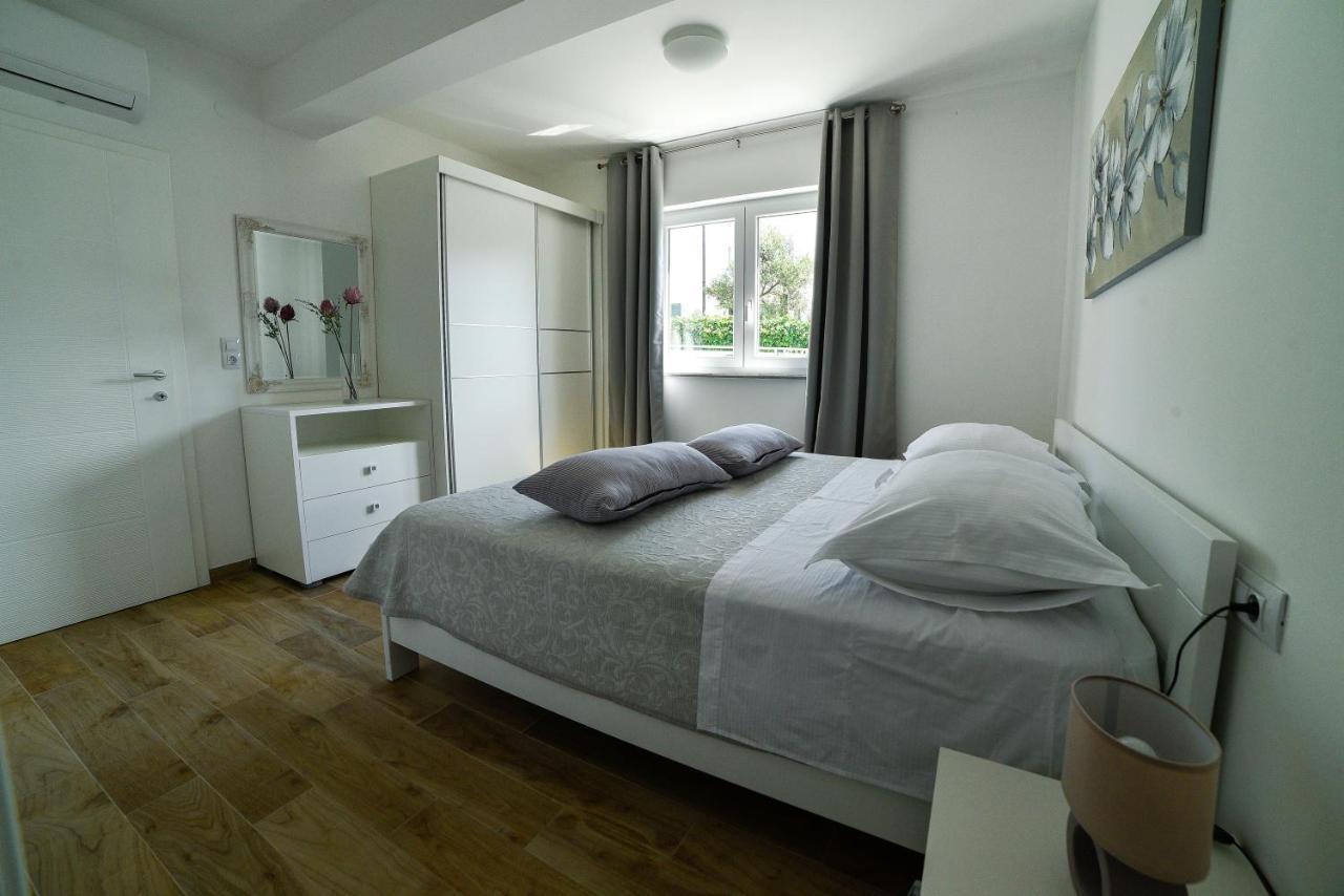 Holiday Home Mb Ražanj Buitenkant foto