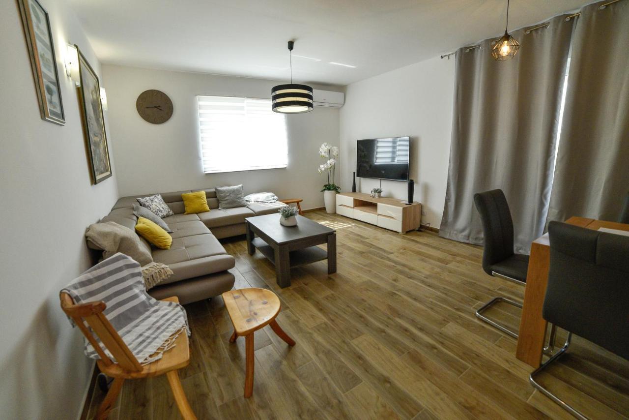 Holiday Home Mb Ražanj Buitenkant foto