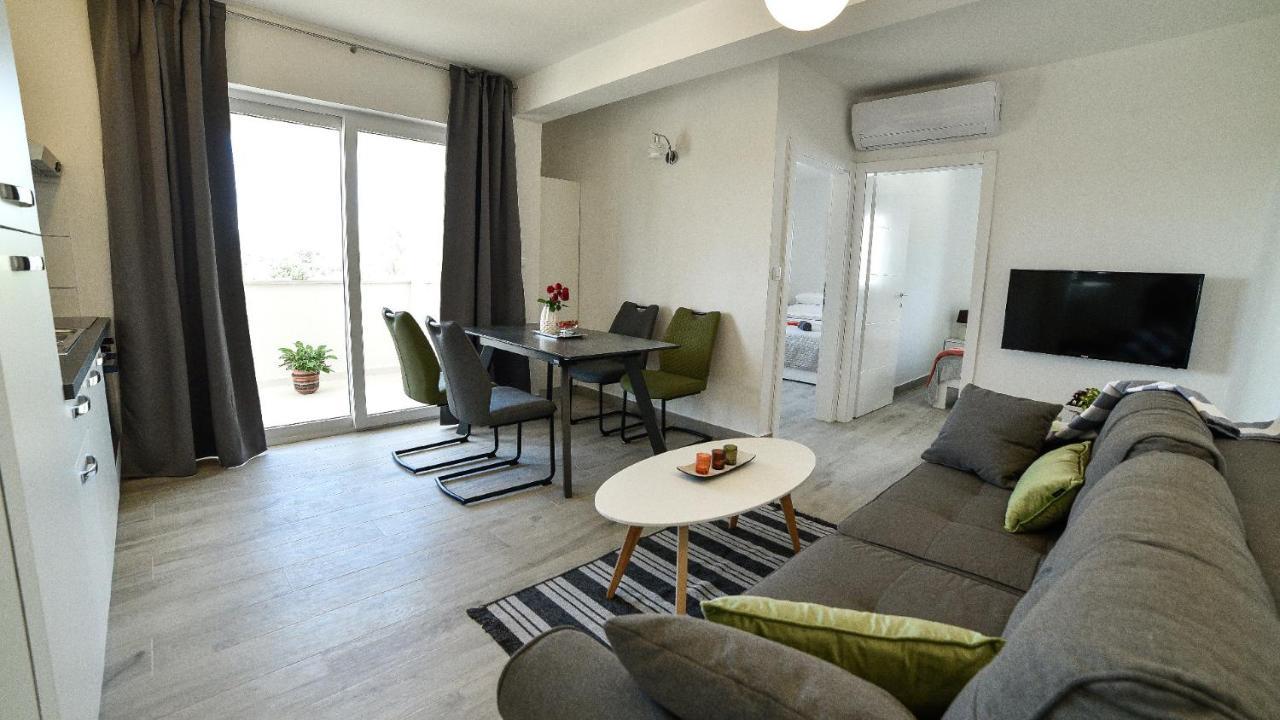 Holiday Home Mb Ražanj Buitenkant foto