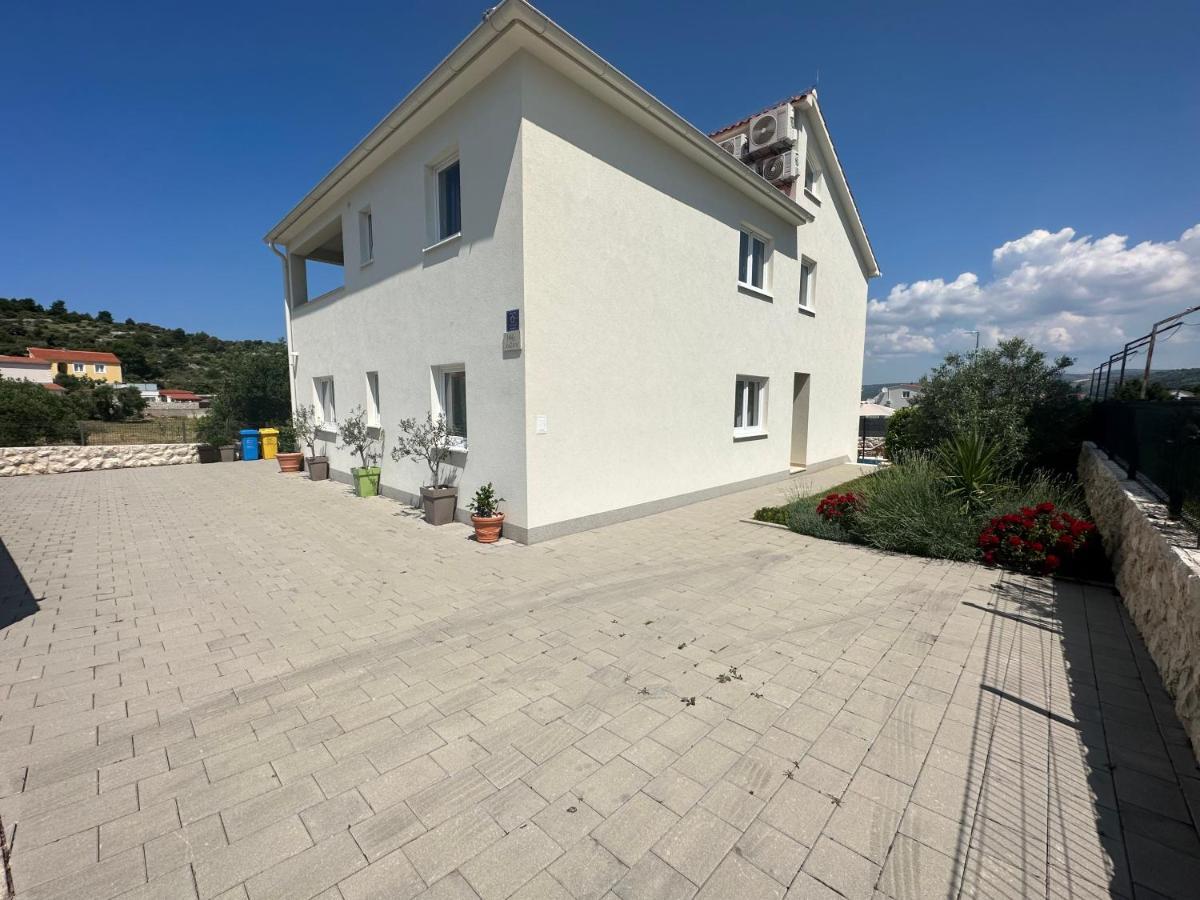 Holiday Home Mb Ražanj Buitenkant foto