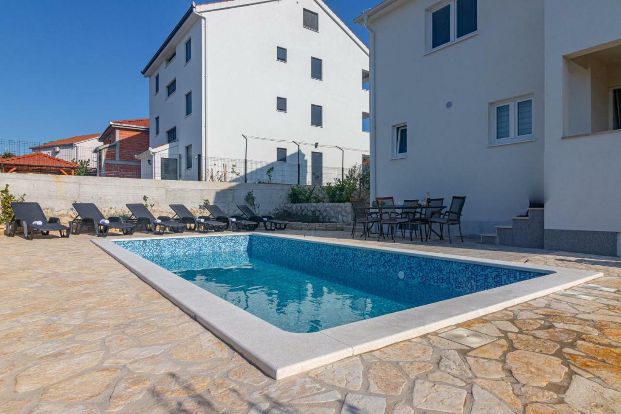 Holiday Home Mb Ražanj Buitenkant foto